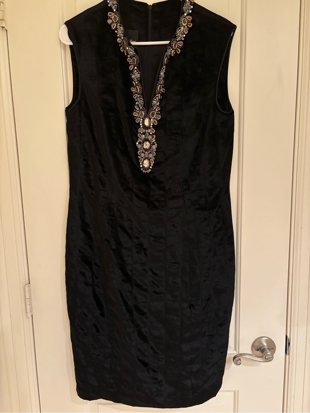 Monique Lhuillier Black Silk Beaded Jeweled Neckline Sleeveless Sheath Dress M